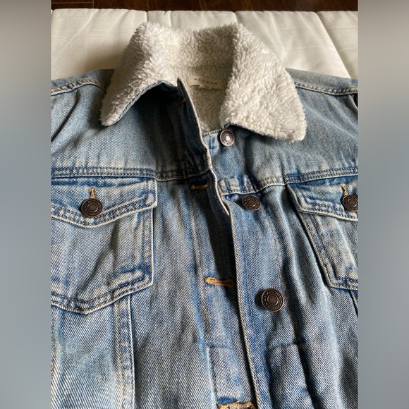 🍁2/$50 BUNDLE DEAL Lined Denim Jacket - Picture 2 of 5